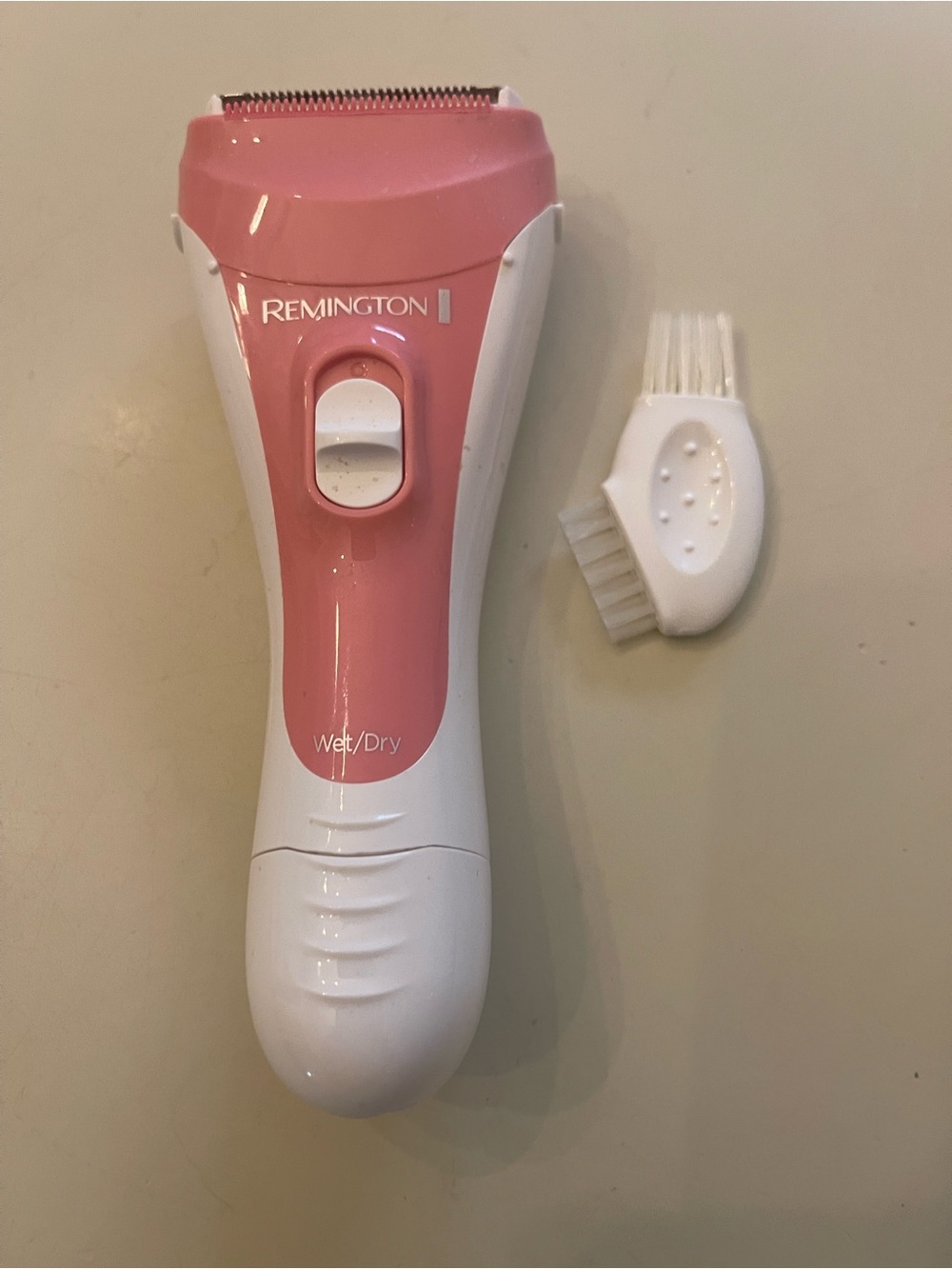 Remington WDF4821US Smooth & Silky Electric Shaver for Women, 3-Blade Cordless